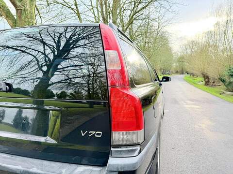 Volvo V70 2.4 SE Estate 5dr Petrol Automatic (231 g/km, 170 bhp) - U2020