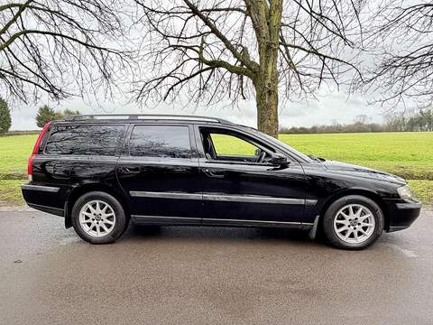 Volvo V70 2.4 SE Estate 5dr Petrol Automatic (231 g/km, 170 bhp) - U2020