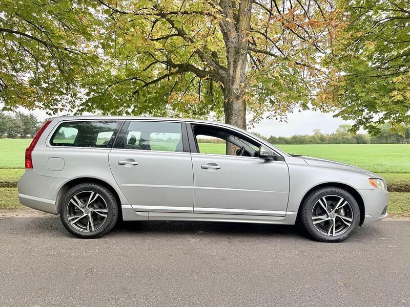 Volvo V70 Se Lux 2.5 5dr Estate Automatic Petrol - U2025