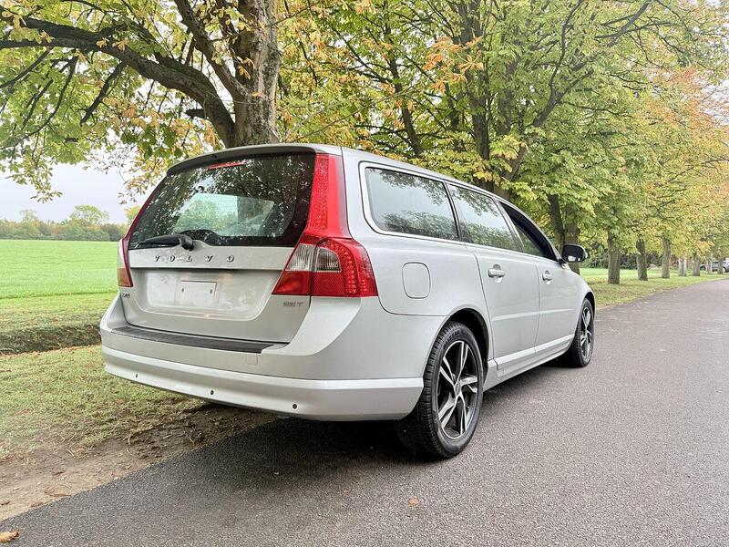 Volvo V70 Se Lux 2.5 5dr Estate Automatic Petrol - U2025