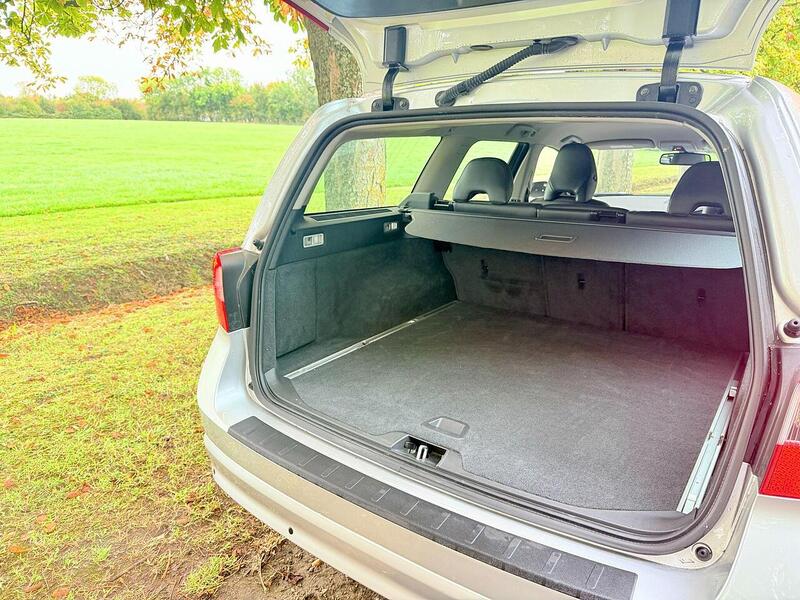 Volvo V70 Se Lux 2.5 5dr Estate Automatic Petrol - U2025