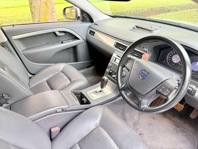 Volvo V70 Se Lux 2.5 5dr Estate Automatic Petrol - U2025