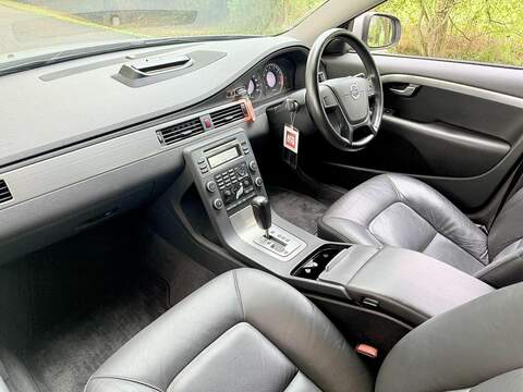 Volvo V70 Se Lux 2.5 5dr Estate Automatic Petrol - U2025
