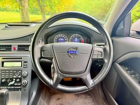Volvo V70 Se Lux 2.5 5dr Estate Automatic Petrol - U2025