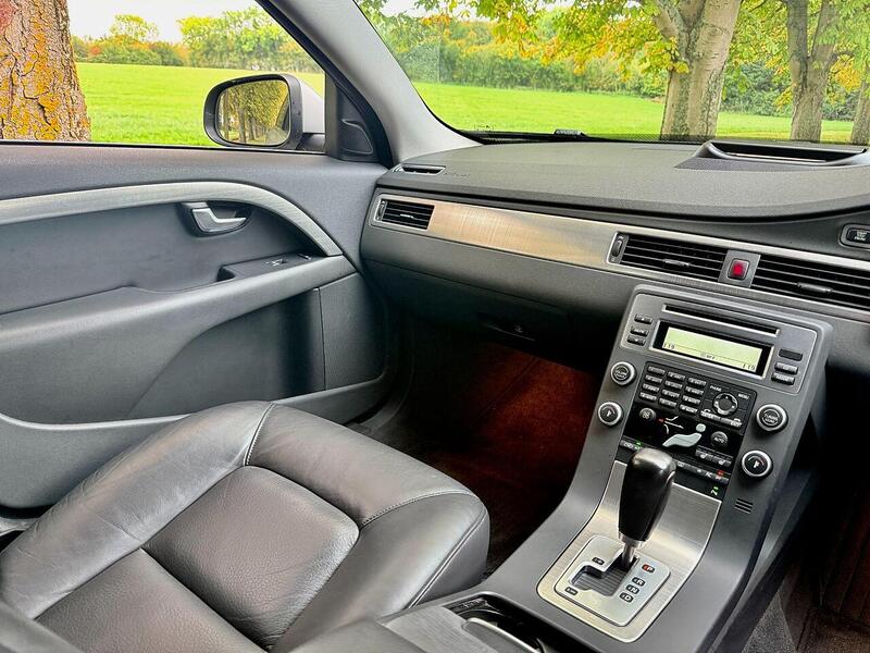 Volvo V70 Se Lux 2.5 5dr Estate Automatic Petrol - U2025