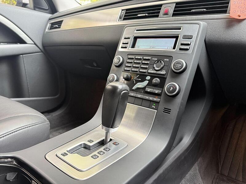 Volvo V70 Se Lux 2.5 5dr Estate Automatic Petrol - U2025
