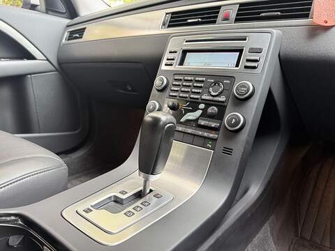 Volvo V70 Se Lux 2.5 5dr Estate Automatic Petrol - U2025