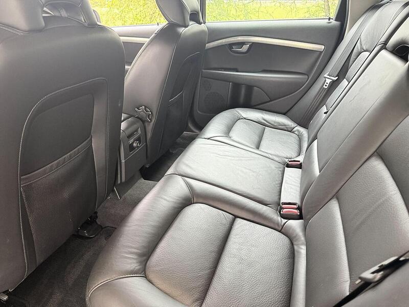 Volvo V70 Se Lux 2.5 5dr Estate Automatic Petrol - U2025