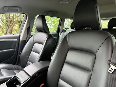 Volvo V70 Se Lux 2.5 5dr Estate Automatic Petrol - U2025