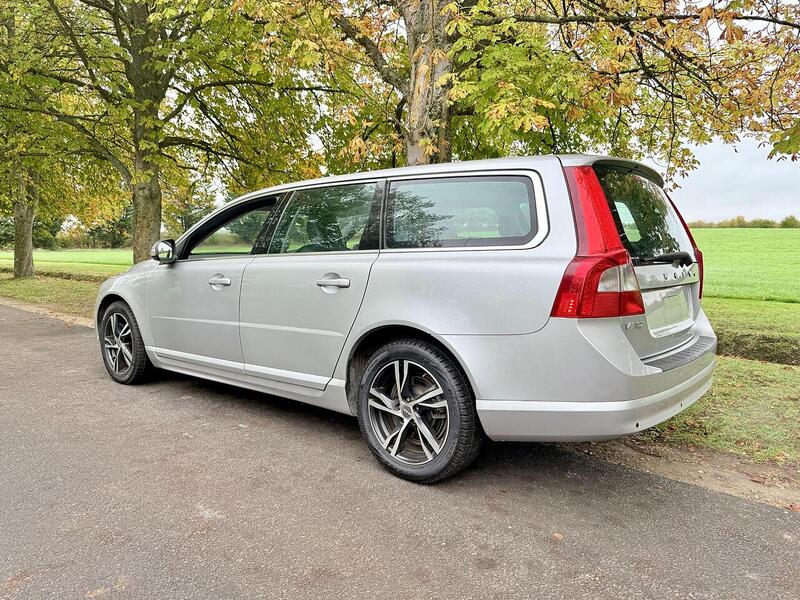 Volvo V70 Se Lux 2.5 5dr Estate Automatic Petrol - U2025