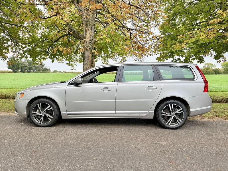 Volvo V70 Se Lux 2.5 5dr Estate Automatic Petrol - U2025