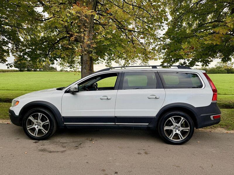 Volvo XC70 3.0 T6 SE Lux Estate 5dr Petrol Geartronic AWD Euro 5 (304 ps) - U2045