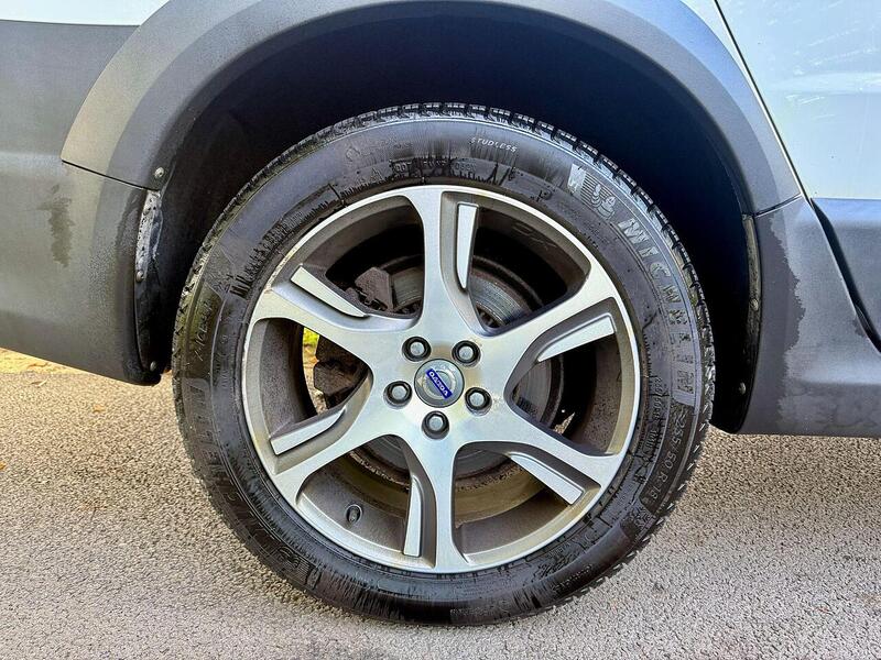 Volvo XC70 3.0 T6 SE Lux Estate 5dr Petrol Geartronic AWD Euro 5 (304 ps) - U2045