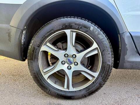 Volvo XC70 3.0 T6 SE Lux Estate 5dr Petrol Geartronic AWD Euro 5 (304 ps) - U2045