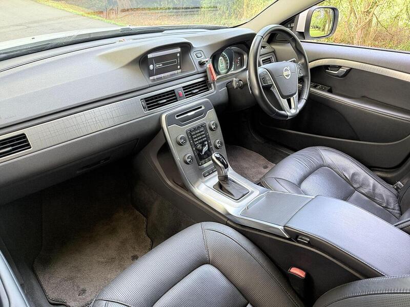 Volvo XC70 3.0 T6 SE Lux Estate 5dr Petrol Geartronic AWD Euro 5 (304 ps) - U2045