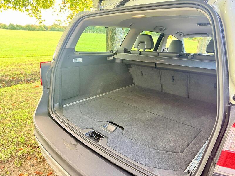 Volvo XC70 3.0 T6 SE Lux Estate 5dr Petrol Geartronic AWD Euro 5 (304 ps) - U2045