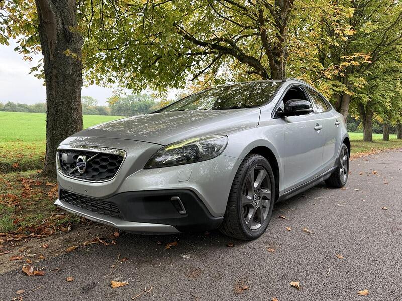 Volvo V40 Cross Country 2.0 T5 Lux Nav Hatchback 5dr Petrol Geartronic AWD Euro 6 (s/s) (245 ps) - U2068