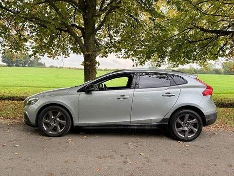 Volvo V40 Cross Country 2.0 T5 Lux Nav Hatchback 5dr Petrol Geartronic AWD Euro 6 (s/s) (245 ps) - U2068