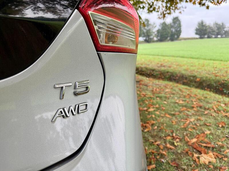 Volvo V40 Cross Country 2.0 T5 Lux Nav Hatchback 5dr Petrol Geartronic AWD Euro 6 (s/s) (245 ps) - U2068