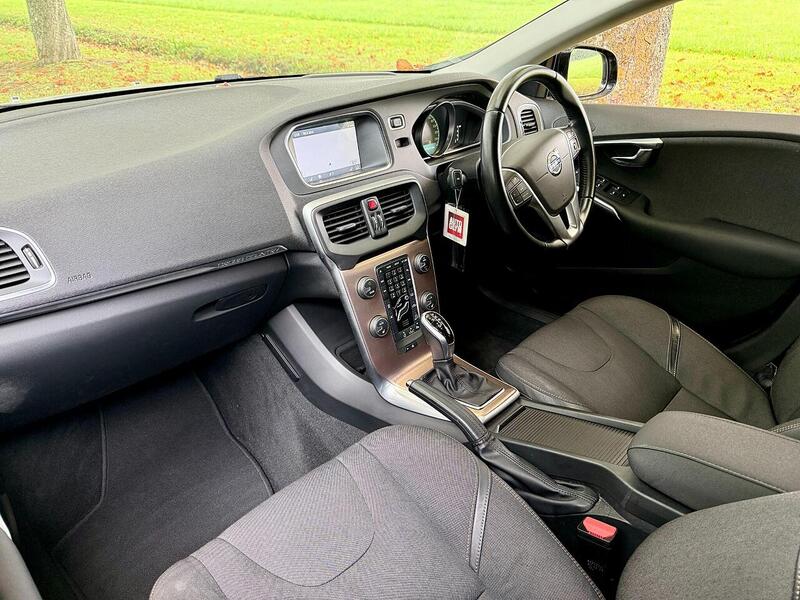 Volvo V40 Cross Country 2.0 T5 Lux Nav Hatchback 5dr Petrol Geartronic AWD Euro 6 (s/s) (245 ps) - U2068