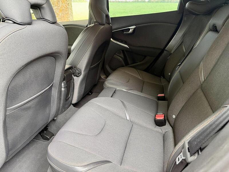Volvo V40 Cross Country 2.0 T5 Lux Nav Hatchback 5dr Petrol Geartronic AWD Euro 6 (s/s) (245 ps) - U2068