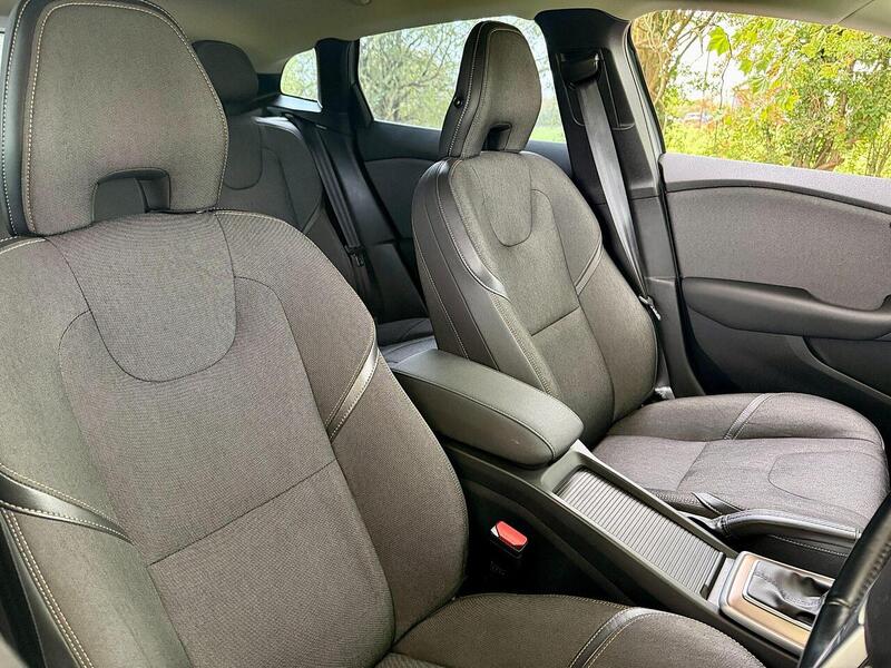 Volvo V40 Cross Country 2.0 T5 Lux Nav Hatchback 5dr Petrol Geartronic AWD Euro 6 (s/s) (245 ps) - U2068