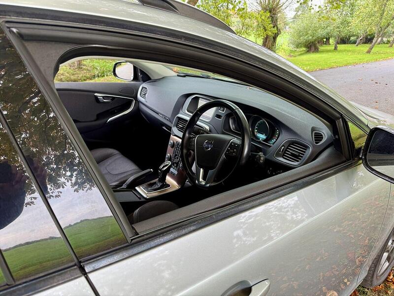 Volvo V40 Cross Country 2.0 T5 Lux Nav Hatchback 5dr Petrol Geartronic AWD Euro 6 (s/s) (245 ps) - U2068