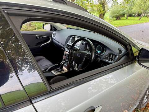 Volvo V40 Cross Country 2.0 T5 Lux Nav Hatchback 5dr Petrol Geartronic AWD Euro 6 (s/s) (245 ps) - U2068