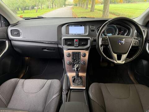 Volvo V40 Cross Country 2.0 T5 Lux Nav Hatchback 5dr Petrol Geartronic AWD Euro 6 (s/s) (245 ps) - U2068