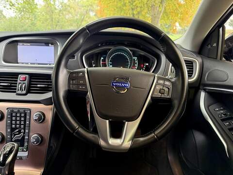 Volvo V40 Cross Country 2.0 T5 Lux Nav Hatchback 5dr Petrol Geartronic AWD Euro 6 (s/s) (245 ps) - U2068
