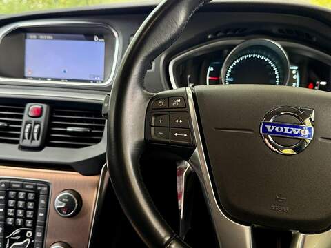 Volvo V40 Cross Country 2.0 T5 Lux Nav Hatchback 5dr Petrol Geartronic AWD Euro 6 (s/s) (245 ps) - U2068