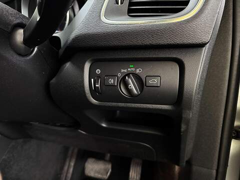Volvo V40 Cross Country 2.0 T5 Lux Nav Hatchback 5dr Petrol Geartronic AWD Euro 6 (s/s) (245 ps) - U2068