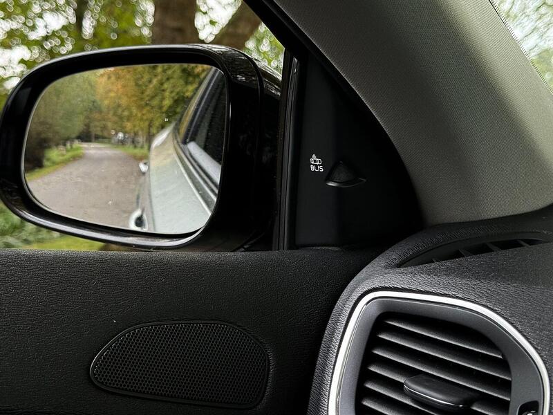 Volvo V40 Cross Country 2.0 T5 Lux Nav Hatchback 5dr Petrol Geartronic AWD Euro 6 (s/s) (245 ps) - U2068