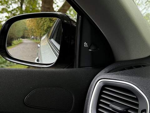 Volvo V40 Cross Country 2.0 T5 Lux Nav Hatchback 5dr Petrol Geartronic AWD Euro 6 (s/s) (245 ps) - U2068
