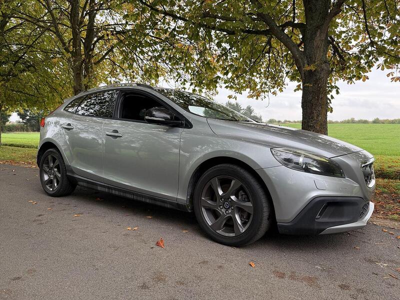 Volvo V40 Cross Country 2.0 T5 Lux Nav Hatchback 5dr Petrol Geartronic AWD Euro 6 (s/s) (245 ps) - U2068
