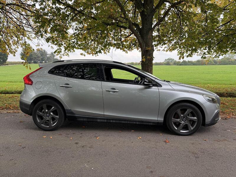 Volvo V40 Cross Country 2.0 T5 Lux Nav Hatchback 5dr Petrol Geartronic AWD Euro 6 (s/s) (245 ps) - U2068