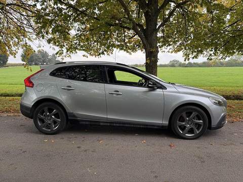 Volvo V40 Cross Country 2.0 T5 Lux Nav Hatchback 5dr Petrol Geartronic AWD Euro 6 (s/s) (245 ps) - U2068
