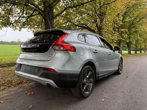 Volvo V40 Cross Country 2.0 T5 Lux Nav Hatchback 5dr Petrol Geartronic AWD Euro 6 (s/s) (245 ps) - U2068