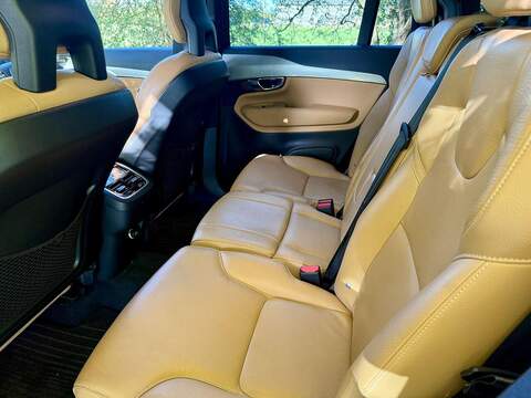 Volvo XC90 2.0 T5 Momentum Pro SUV 5dr Petrol Auto 4WD Euro 6 (s/s) (250 ps) - U2072