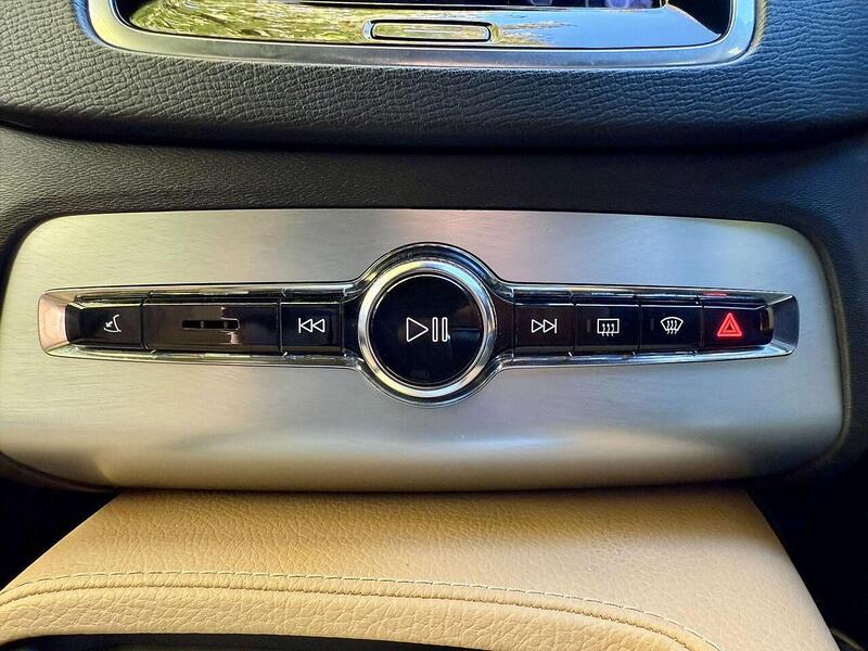 Volvo XC90 2.0 T5 Momentum Pro SUV 5dr Petrol Auto 4WD Euro 6 (s/s) (250 ps) - U2072