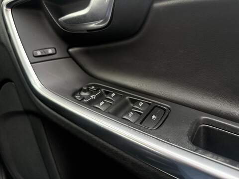 Volvo V60 T4 Se Lux Estate 1.6 Automatic Petrol - U2073