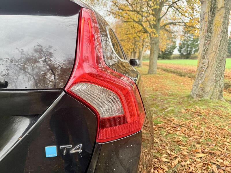 Volvo V60 T4 Se Lux Estate 1.6 Automatic Petrol - U2073