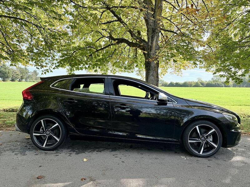Volvo V40 2.0 T5 R-Design Nav Hatchback 5dr Petrol Auto Euro 6 (s/s) (245 ps) - U2075