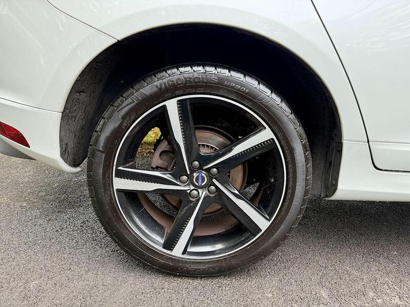 Volvo Xc60 D4 R-Design Lux Nav 2.0 5dr Estate Automatic Diesel - U2100