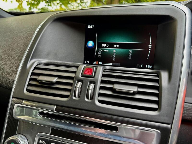 Volvo Xc60 D4 R-Design Lux Nav 2.0 5dr Estate Automatic Diesel - U2100