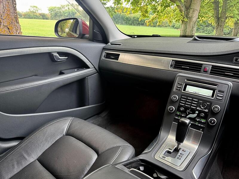 Volvo V70 2.5T SE Lux Estate 5dr Petrol Geartronic Euro 5 (231 ps) - U2102