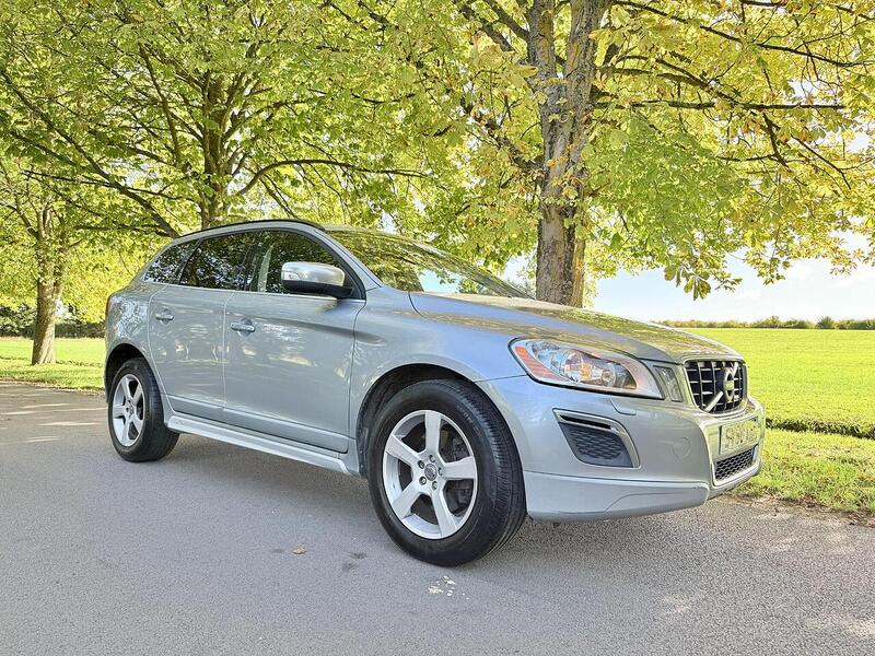 Volvo XC60 2.4 D3 R-Design SUV 5dr Diesel Geartronic AWD Euro 5 (163 ps) - U2109