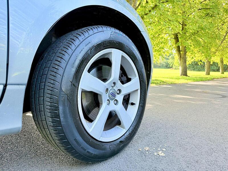 Volvo XC60 2.4 D3 R-Design SUV 5dr Diesel Geartronic AWD Euro 5 (163 ps) - U2109