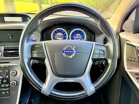 Volvo XC60 2.4 D3 R-Design SUV 5dr Diesel Geartronic AWD Euro 5 (163 ps) - U2109