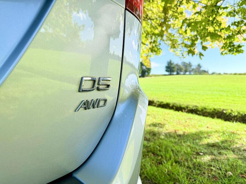 Volvo XC60 2.4 D3 R-Design SUV 5dr Diesel Geartronic AWD Euro 5 (163 ps) - U2109